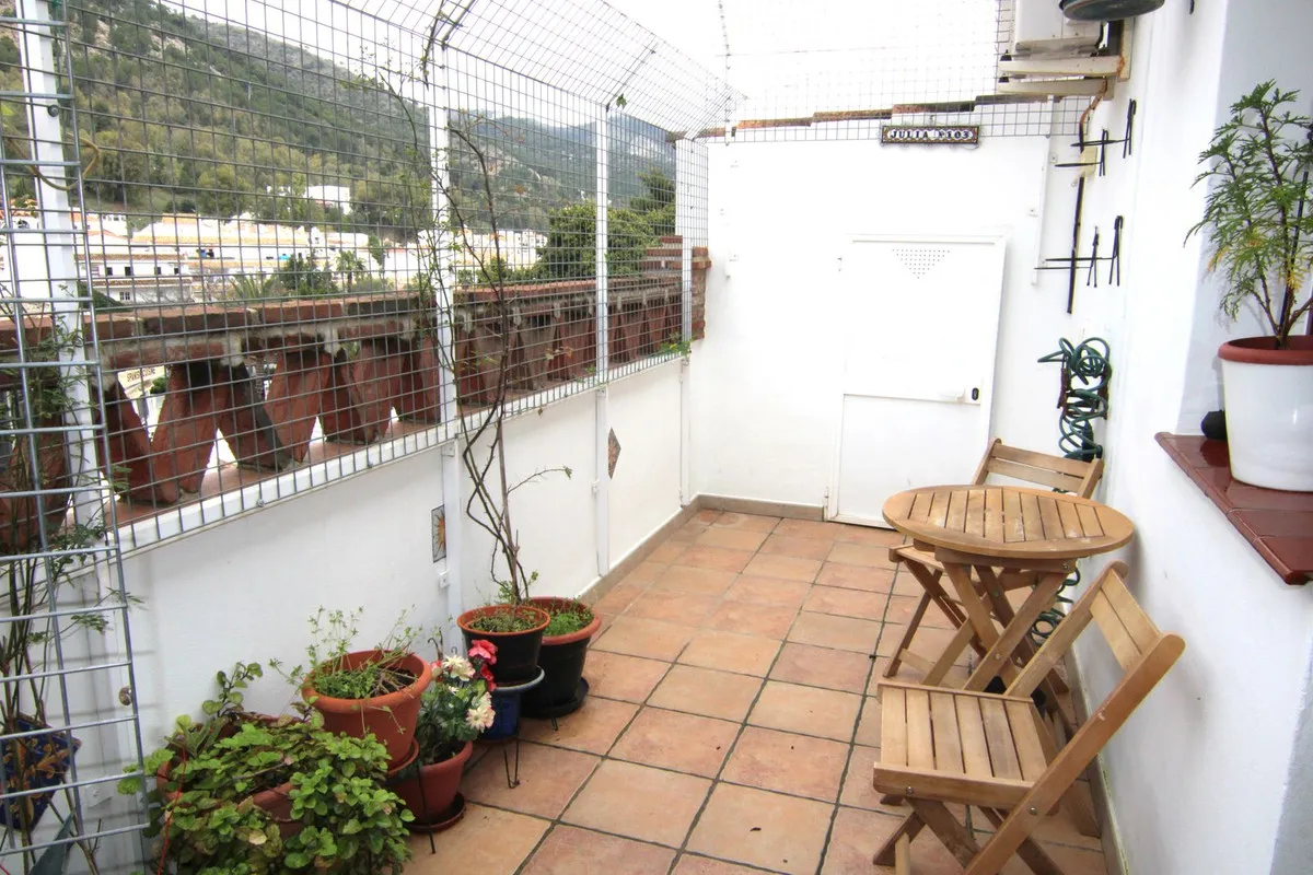 ff52a4e6-e70f-46f8-9848-3eef19814c40