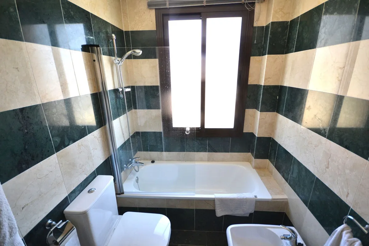 b0d3f82d-a7c1-49c0-8482-6e04e255b04f