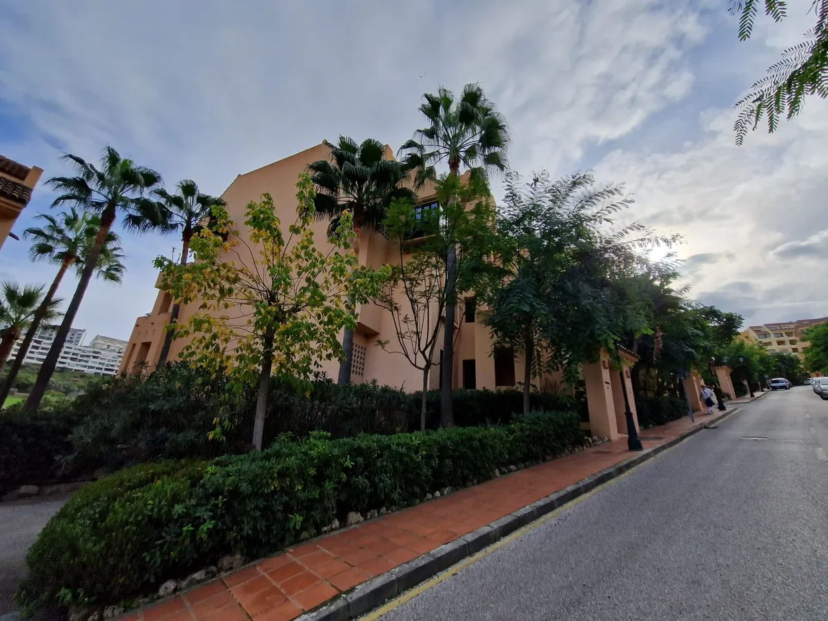 12bcbd30-1353-44fa-bcb3-075f5deef492