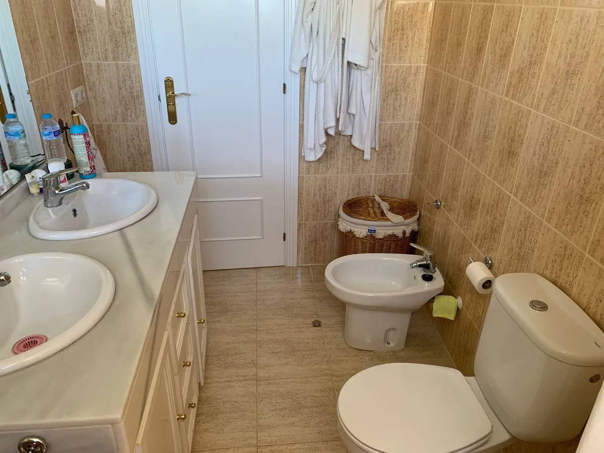 9c1cb8e0-8f5c-4530-a4ec-a2d162b4d2eb