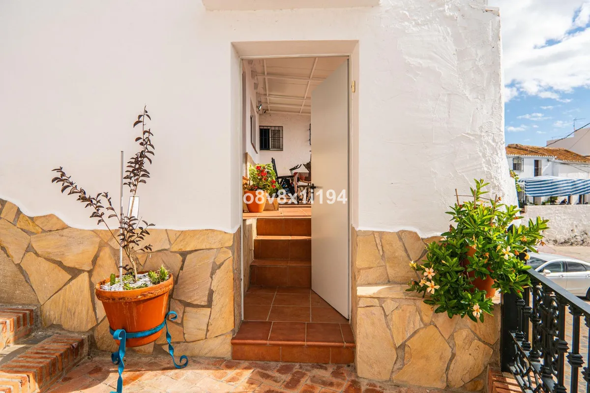 Charming Andalusian Village House in Benaque