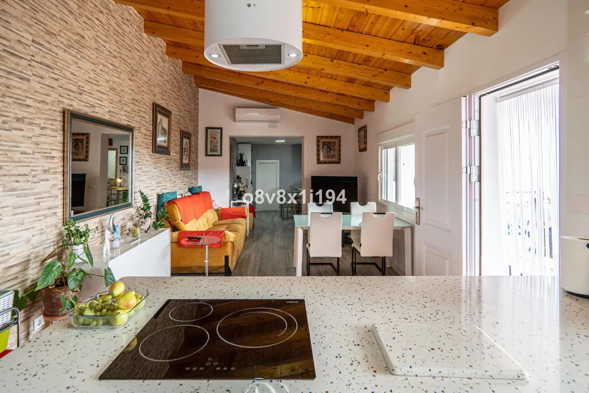 e8605223-65a7-46a7-a756-92b35765f44f