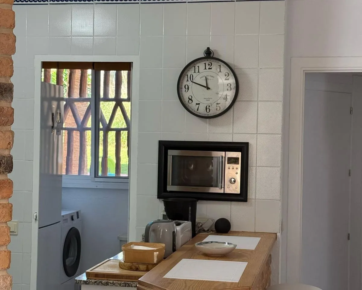 ef7372fb-f4a6-4e84-9f14-bd93eca9fd26