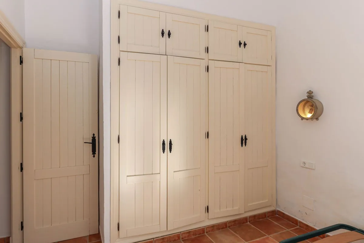 2e194820-ec19-4cbe-8426-b93bb072a99d