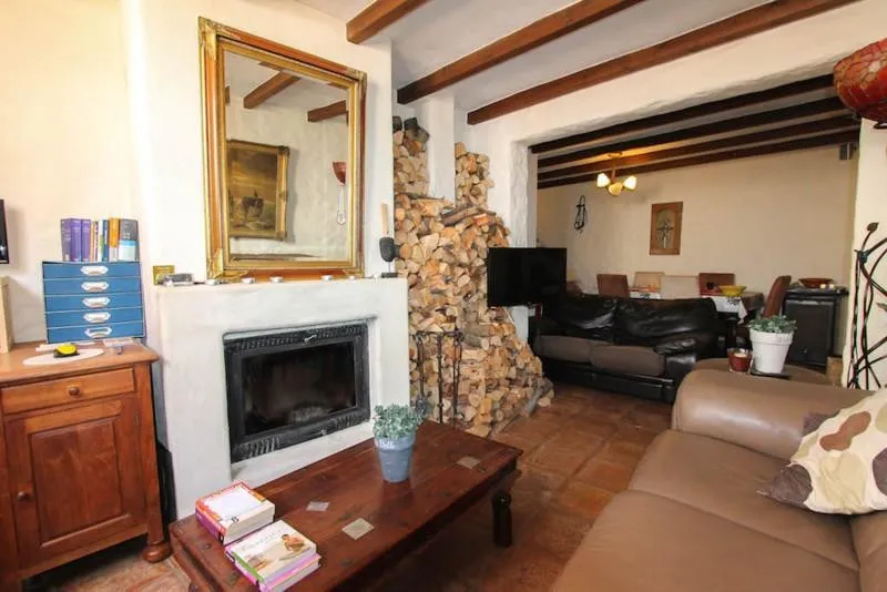 ebaa38cb-763f-4776-8fc3-2afd97662573