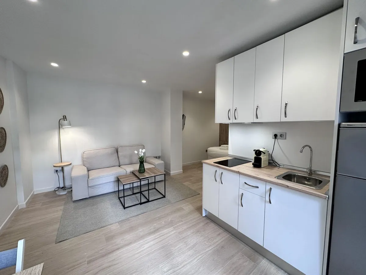 e1ed0f2b-e842-4ebf-9c8c-914f749f1428