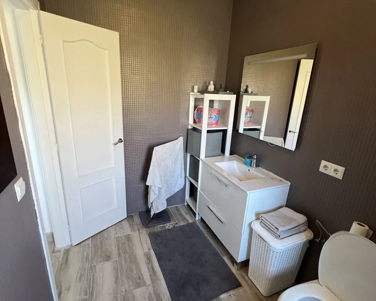 ea63cfdd-5d6f-4abd-8c83-7eb408a02224