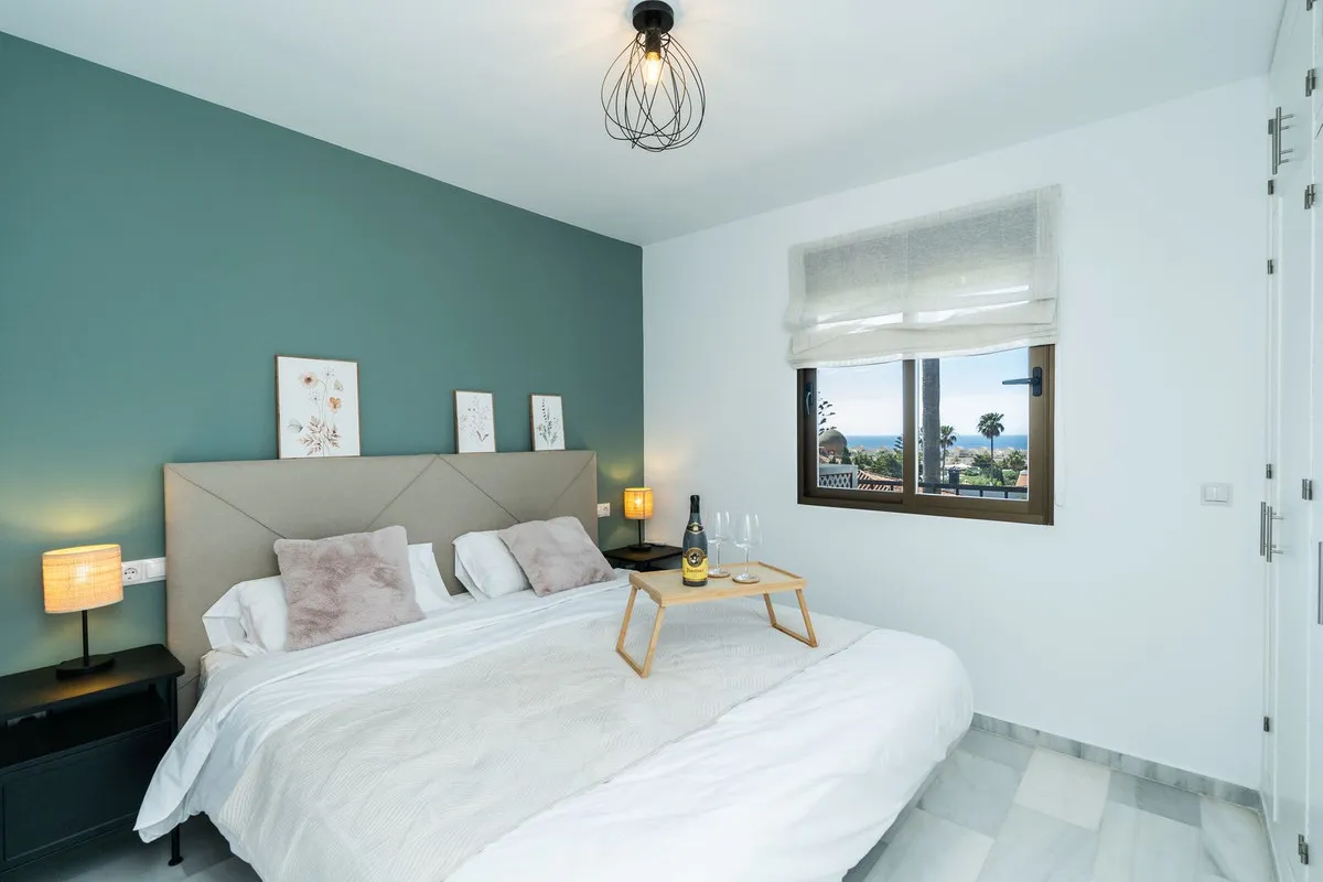 1f0167e1-2300-42b3-b369-5be3983f15fc