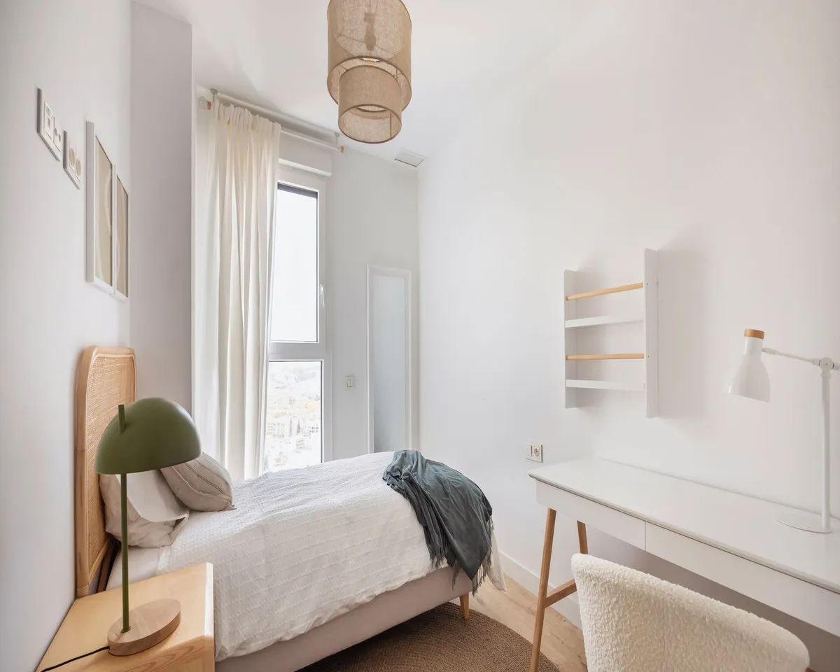 0e93eaee-5802-40e5-8a06-6d9e69e67800