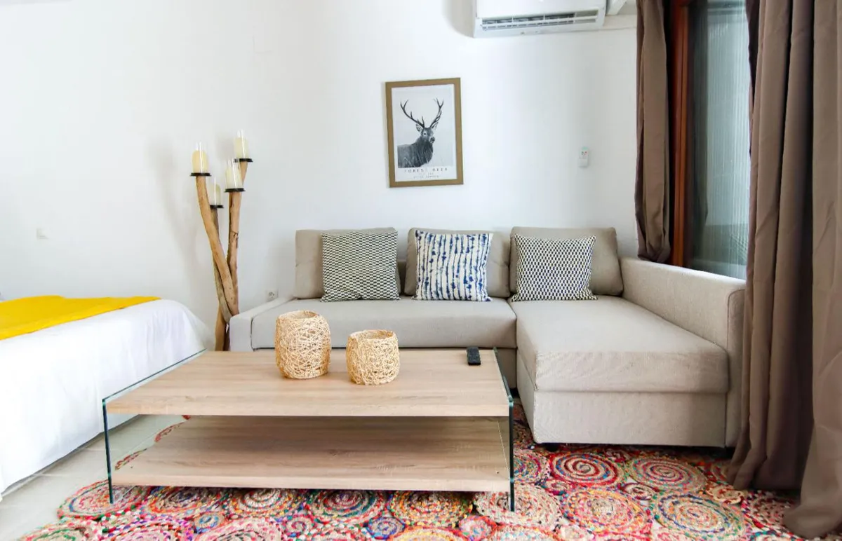 19d05853-8e58-4d09-8db6-02559c2998db