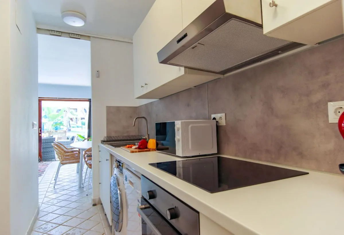 8bd6183a-16e5-453d-93b8-b518abcac382