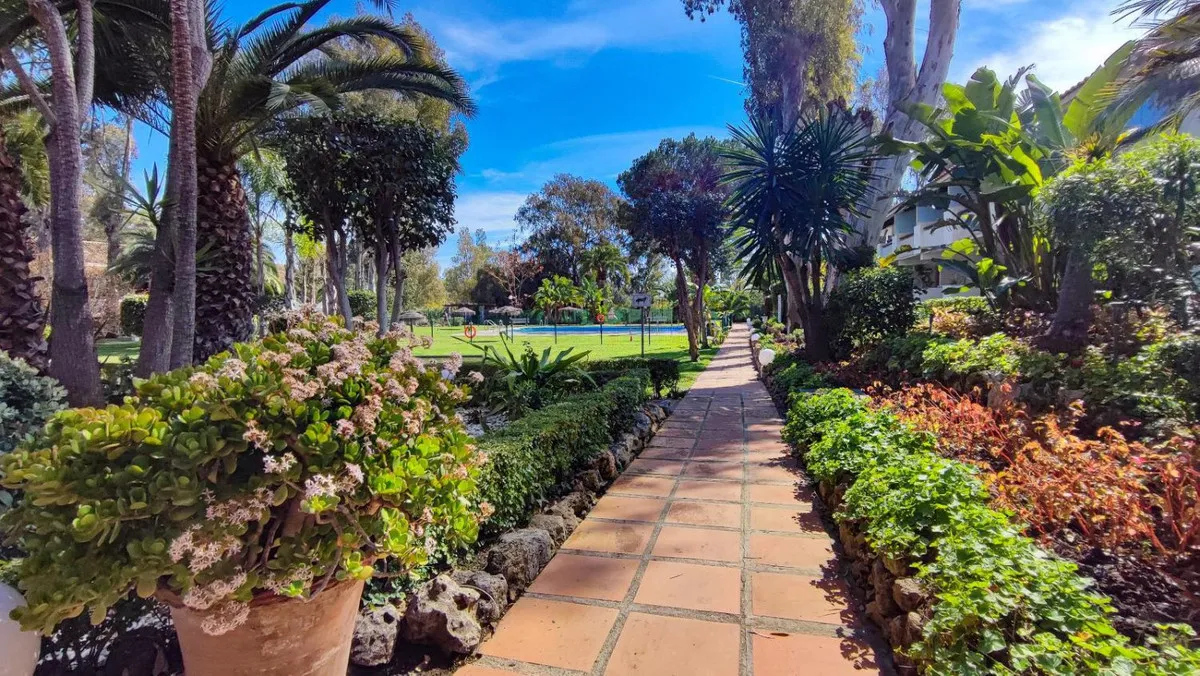 9daf2ea9-3c5e-4956-8c3b-7ef443cda0db