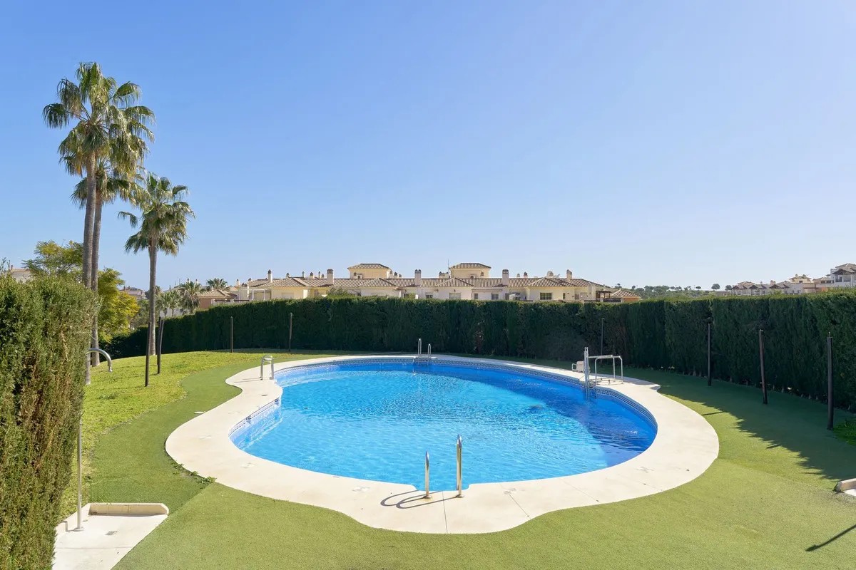 a4380a74-0894-4853-80b3-673997f5a61f