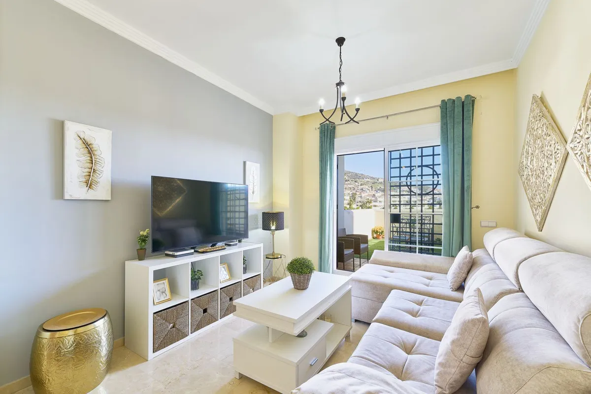 e8013a63-cb69-400b-abbf-017735e363e2