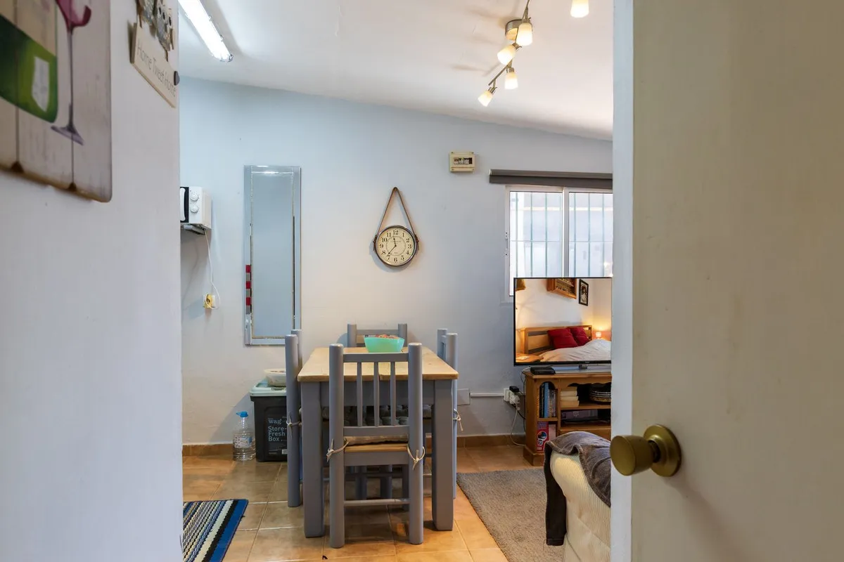 5b5ff148-be21-43ec-84f3-4811b35cfe34