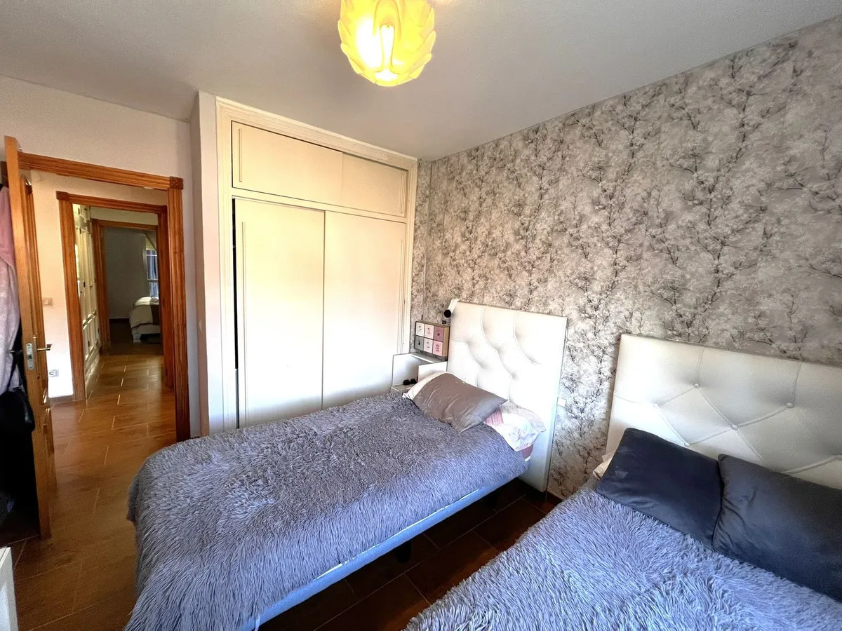 1c8c30ec-6439-4c60-9896-b4f6ad162829