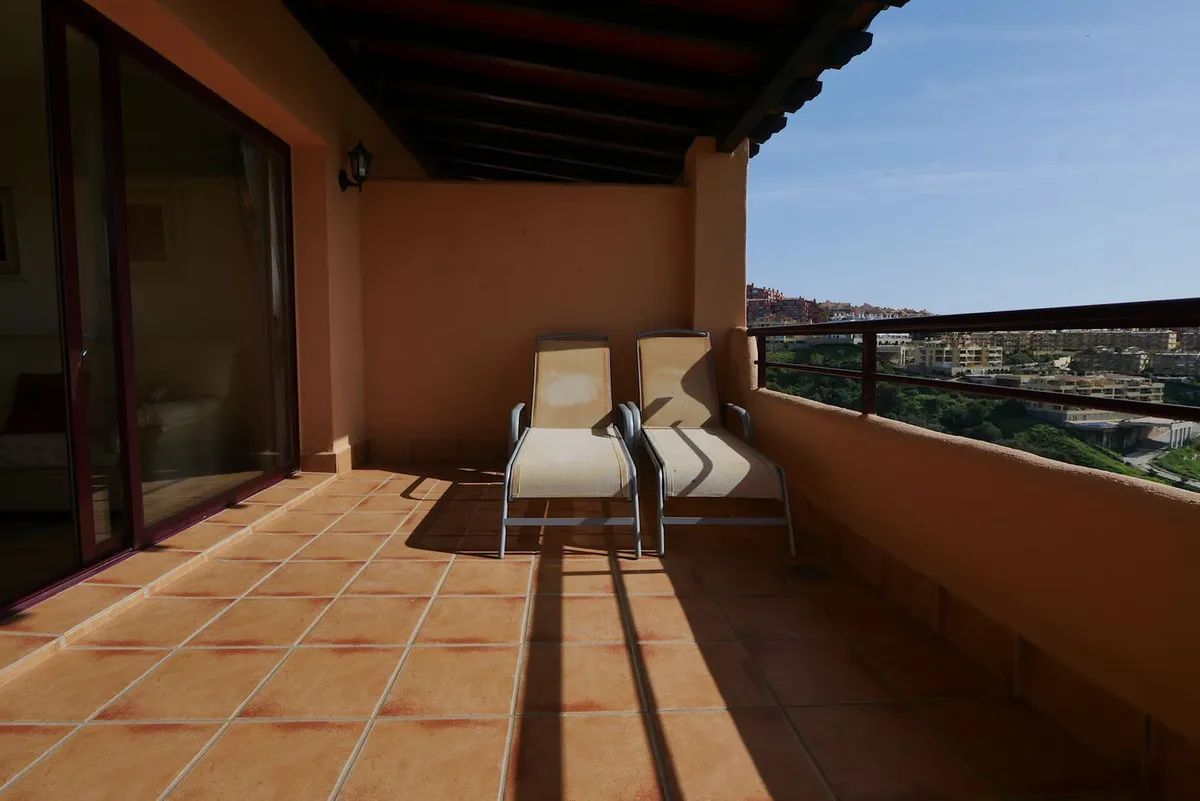 e00c38df-fc69-4c9c-bc7e-9a533f714227