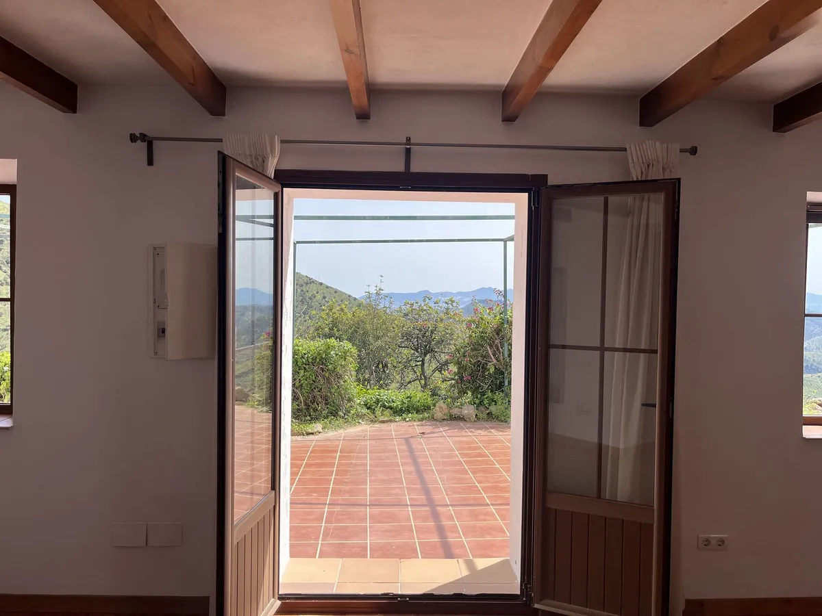 2b404a77-1c6c-401c-b941-f3f09b74211b