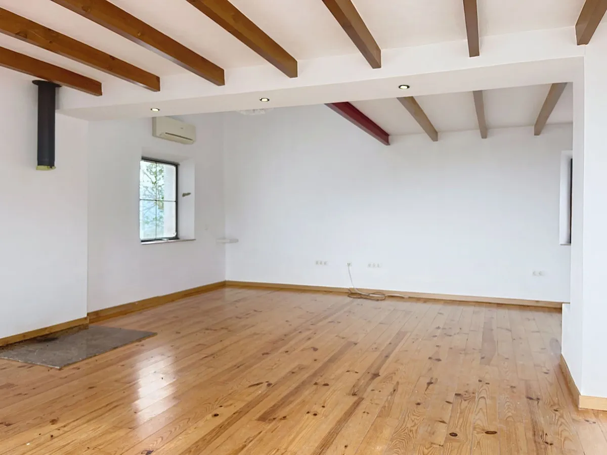 f0fef8a4-12f9-44bb-9a78-f56900af28ec