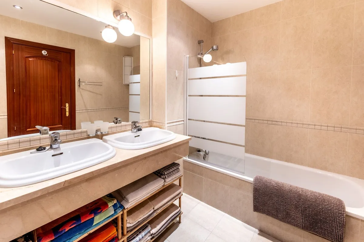 e2559b16-f6c6-4706-a91e-1203233977fa