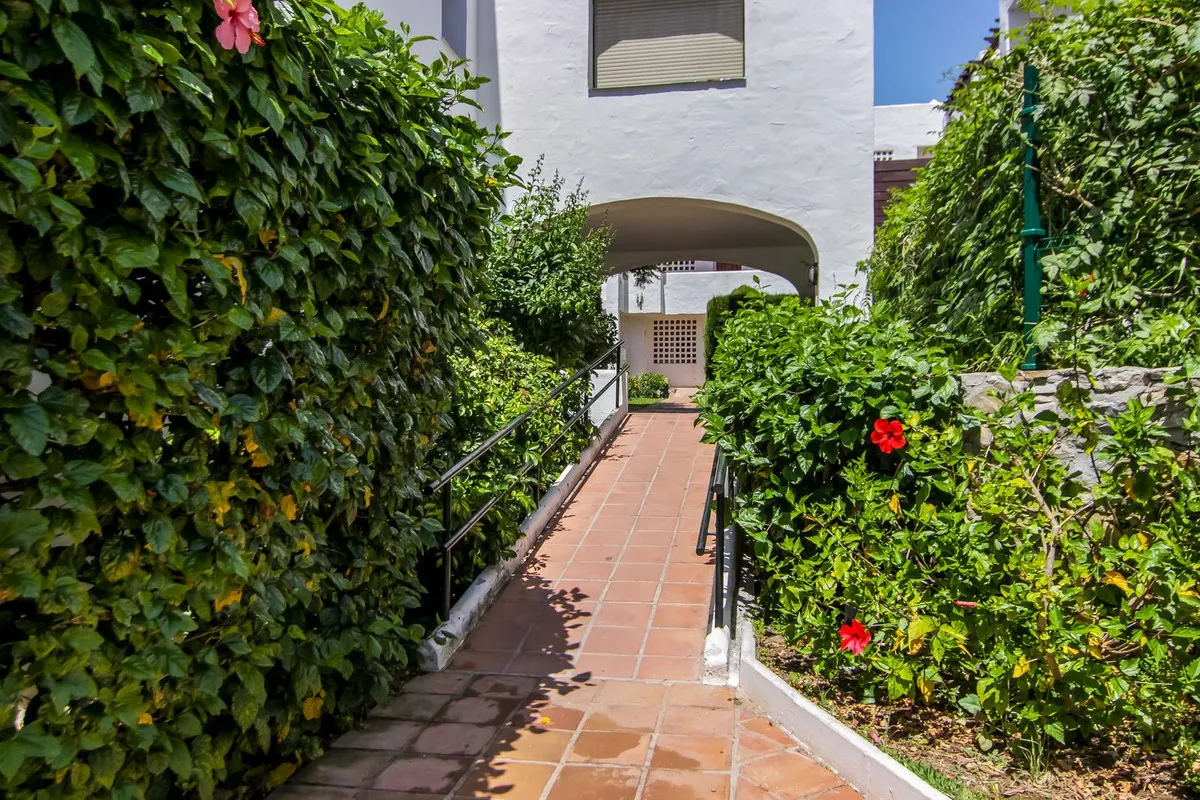 8b248413-45f4-4ca3-8f8e-343f13e7d956