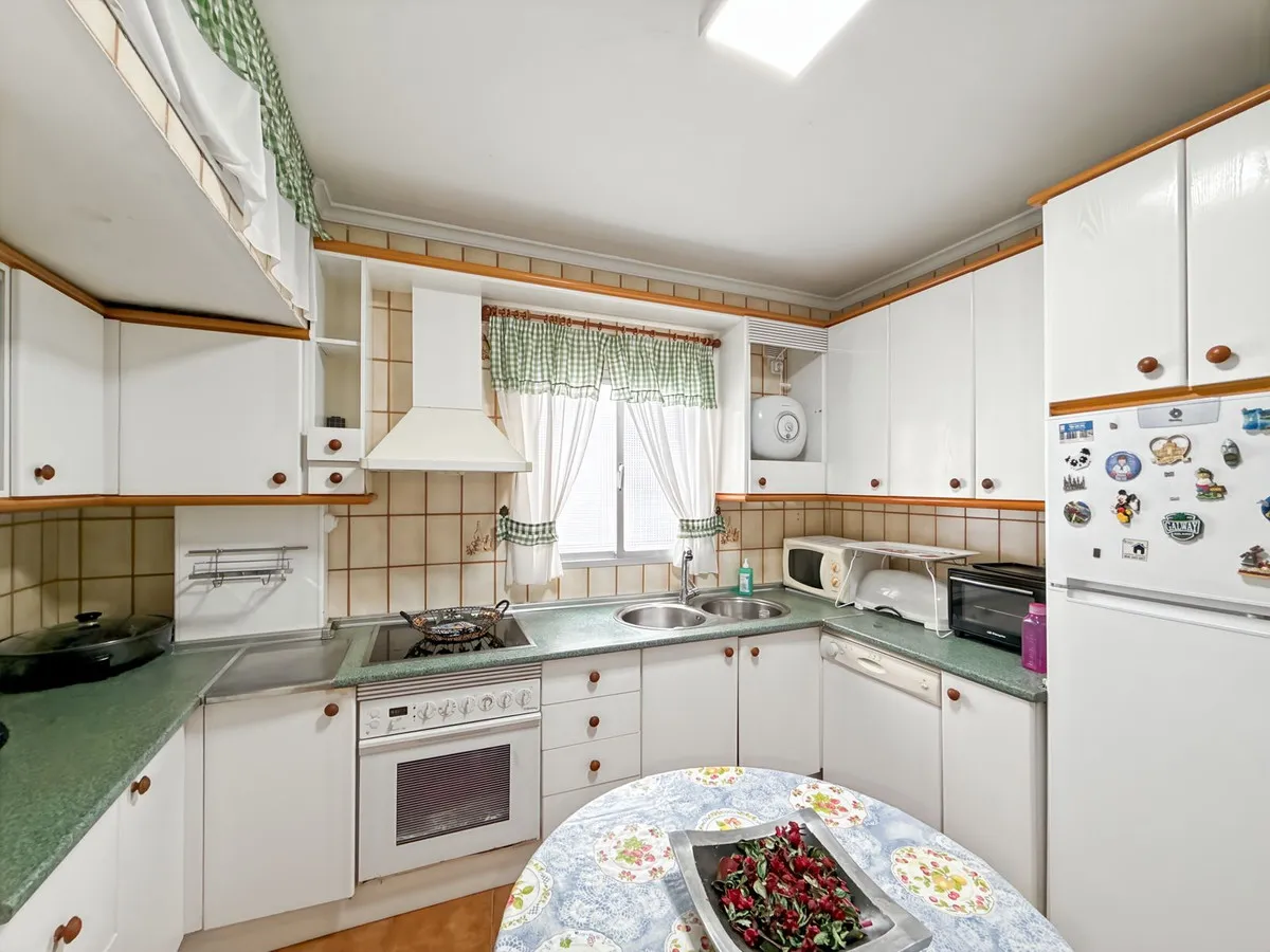 a9780c4c-9939-411a-a23d-9ae40204f4a5