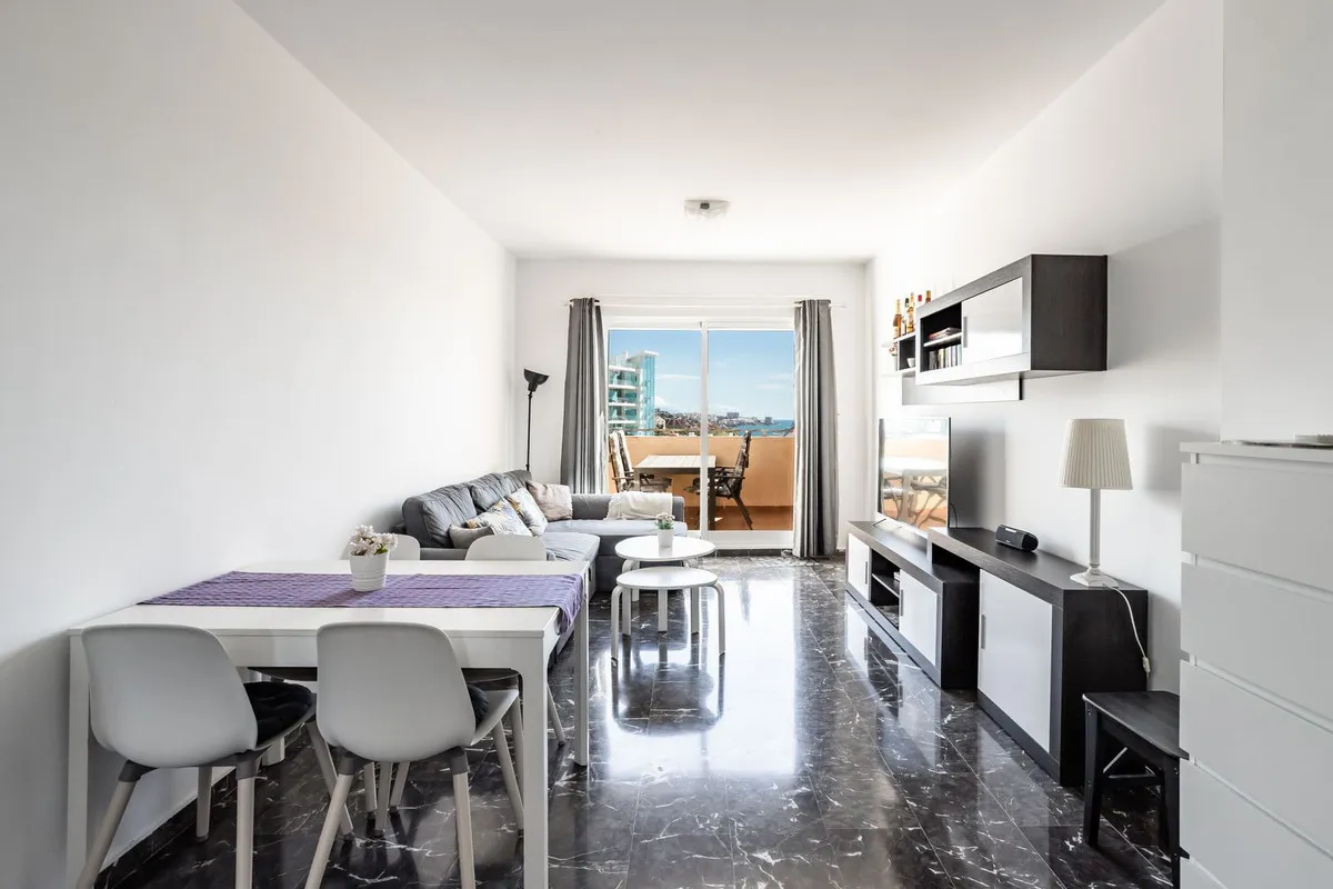 f564f698-8d17-4cbf-ab73-fe897ae58e02