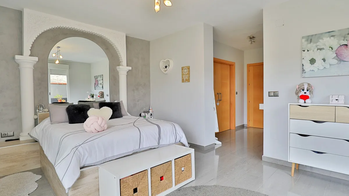 81c9d4e1-0ce8-48c1-8128-9a000537902f