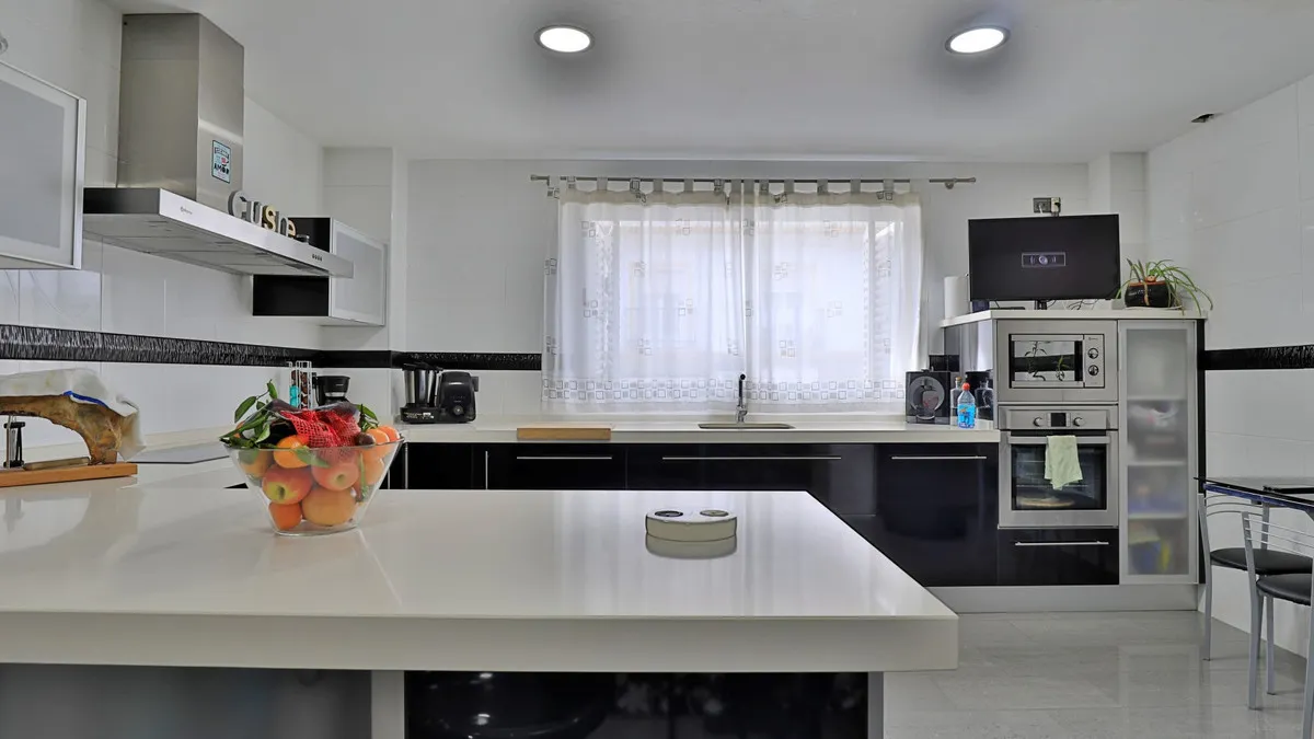 8bb943de-fc6d-4627-87d6-d39be1ea4f21