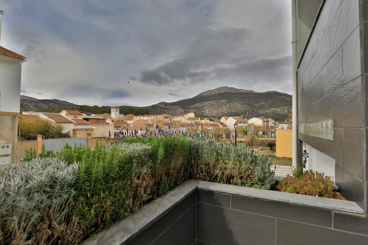 fe5c9e94-7144-4e67-adbc-6dfa7ad16eb3