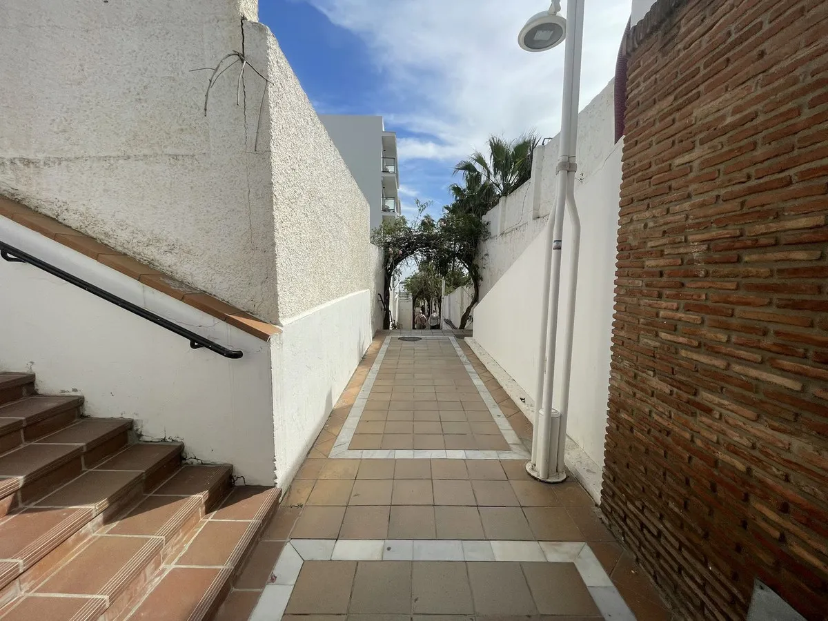 b1dee635-5795-4b2d-9584-9c4ed6c5508d