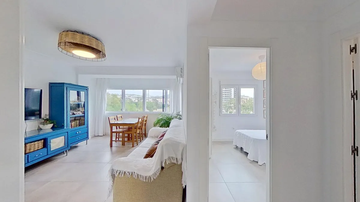 65ebf7b1-0c85-41f5-ad6e-0329f1b48725