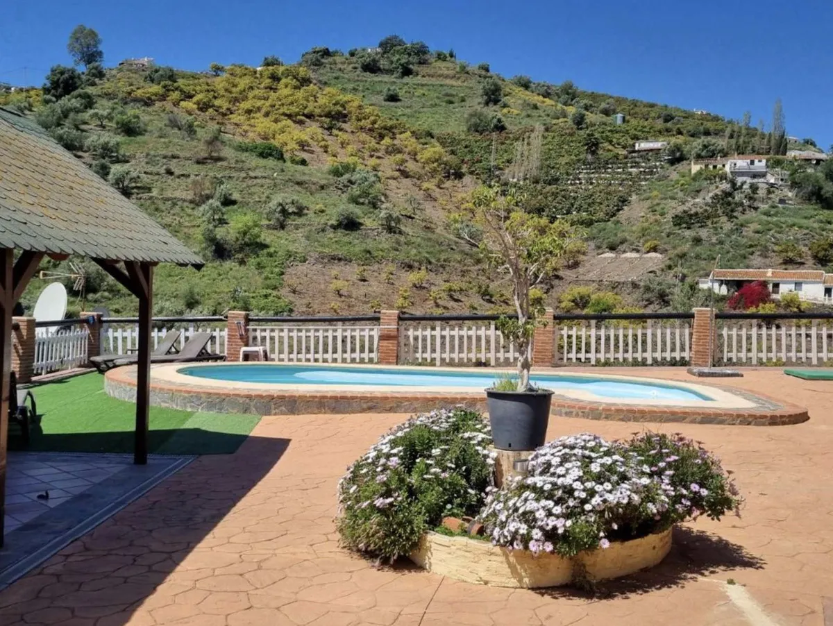 dee99a6b-b090-496e-b924-d0b71f87971f