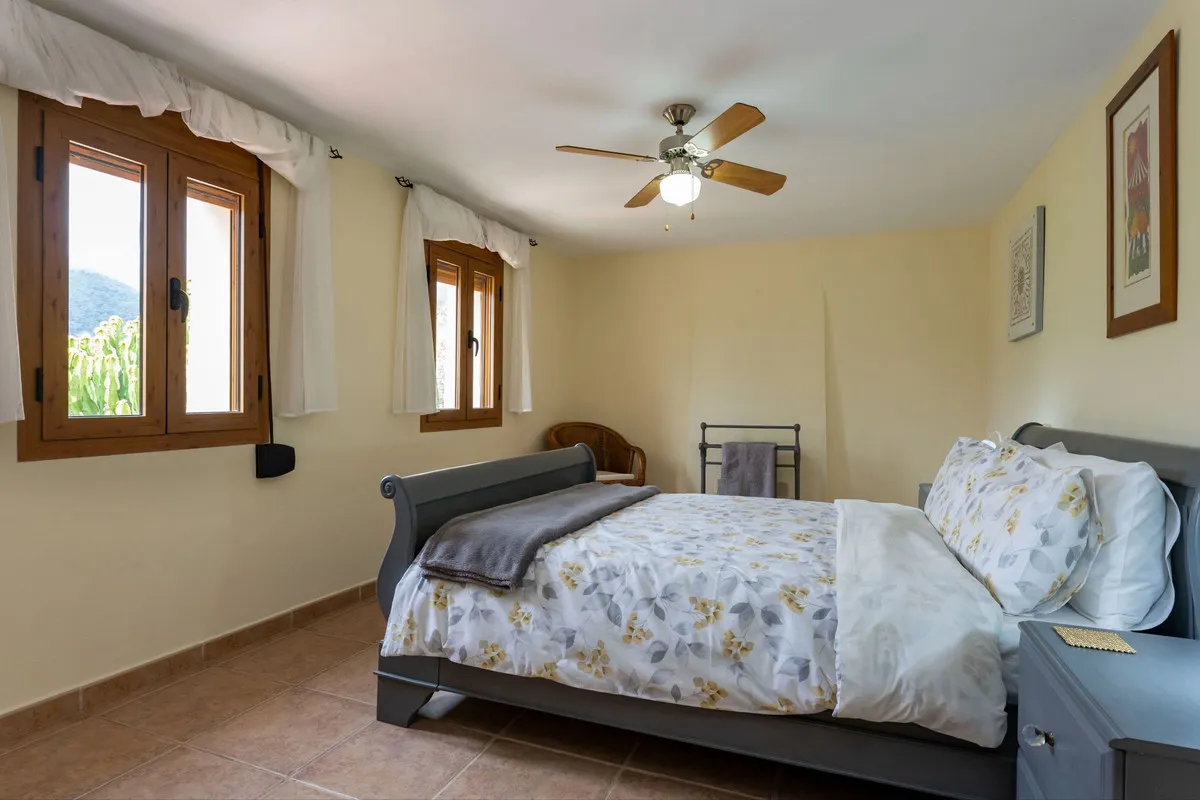 10c67318-1c34-4b84-a8f3-e5c0d58d4822