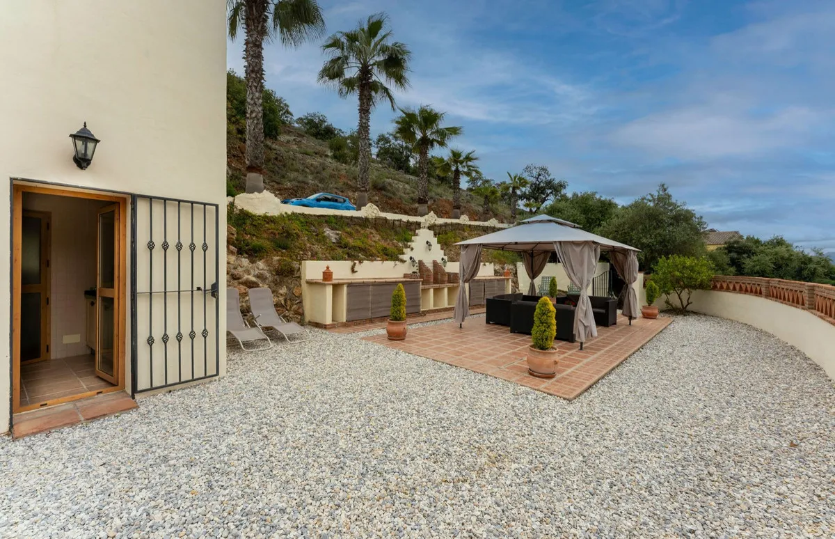 8dd42a90-d360-4527-b595-1aef96d3abfd