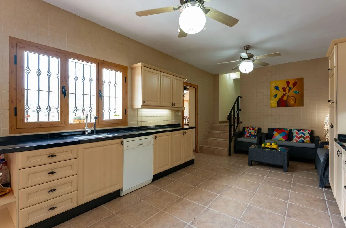 b83d4cb8-7db7-41d0-8143-e78572206def