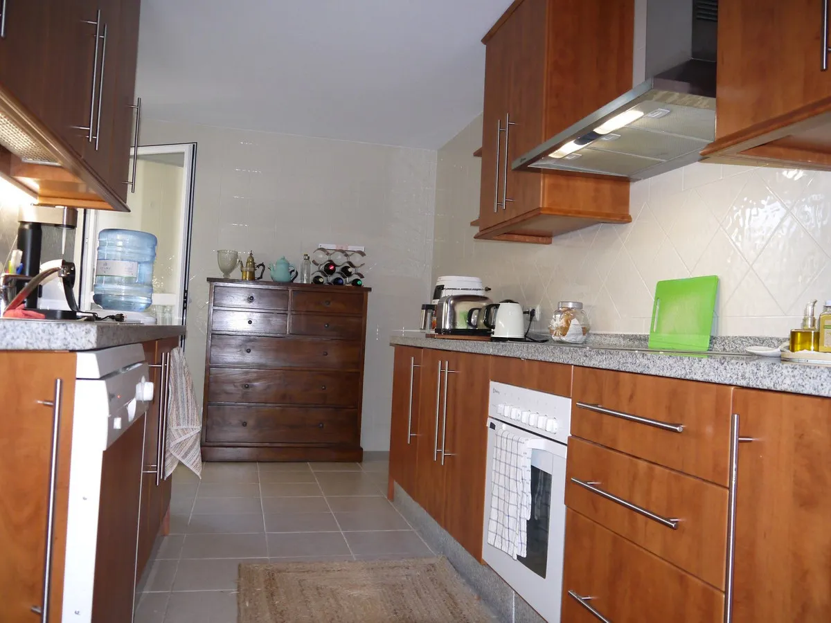 6adc3020-0b57-402c-8de1-d8328072e409