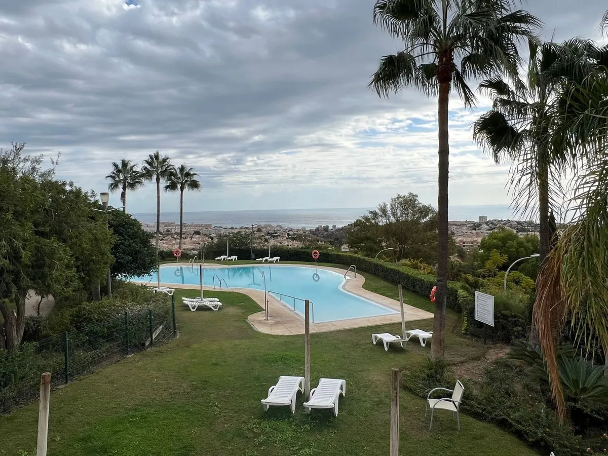 2d332630-b850-41b7-8b70-9a5fa3bca460