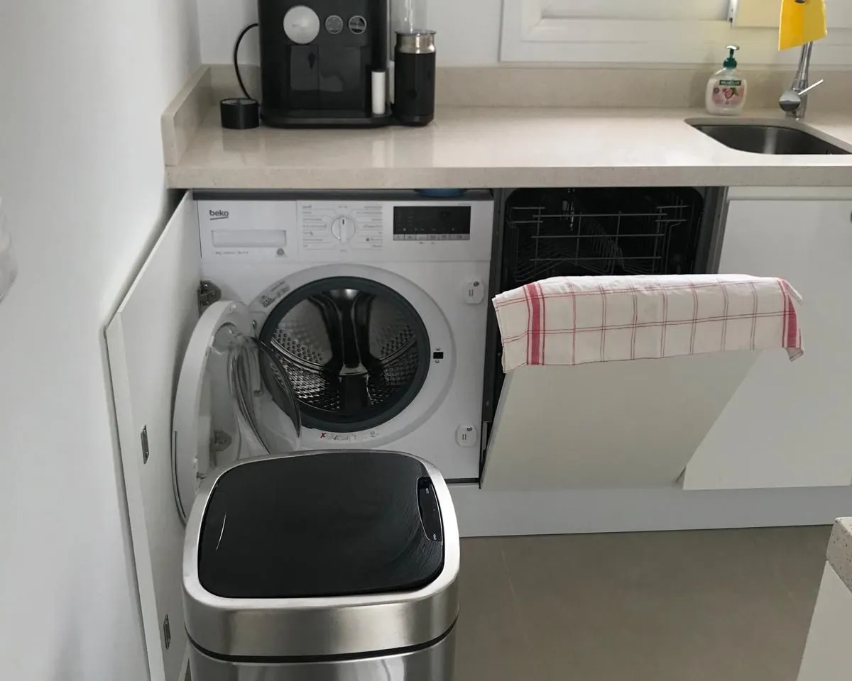 06e5d591-c997-4844-93c1-c576b626737c