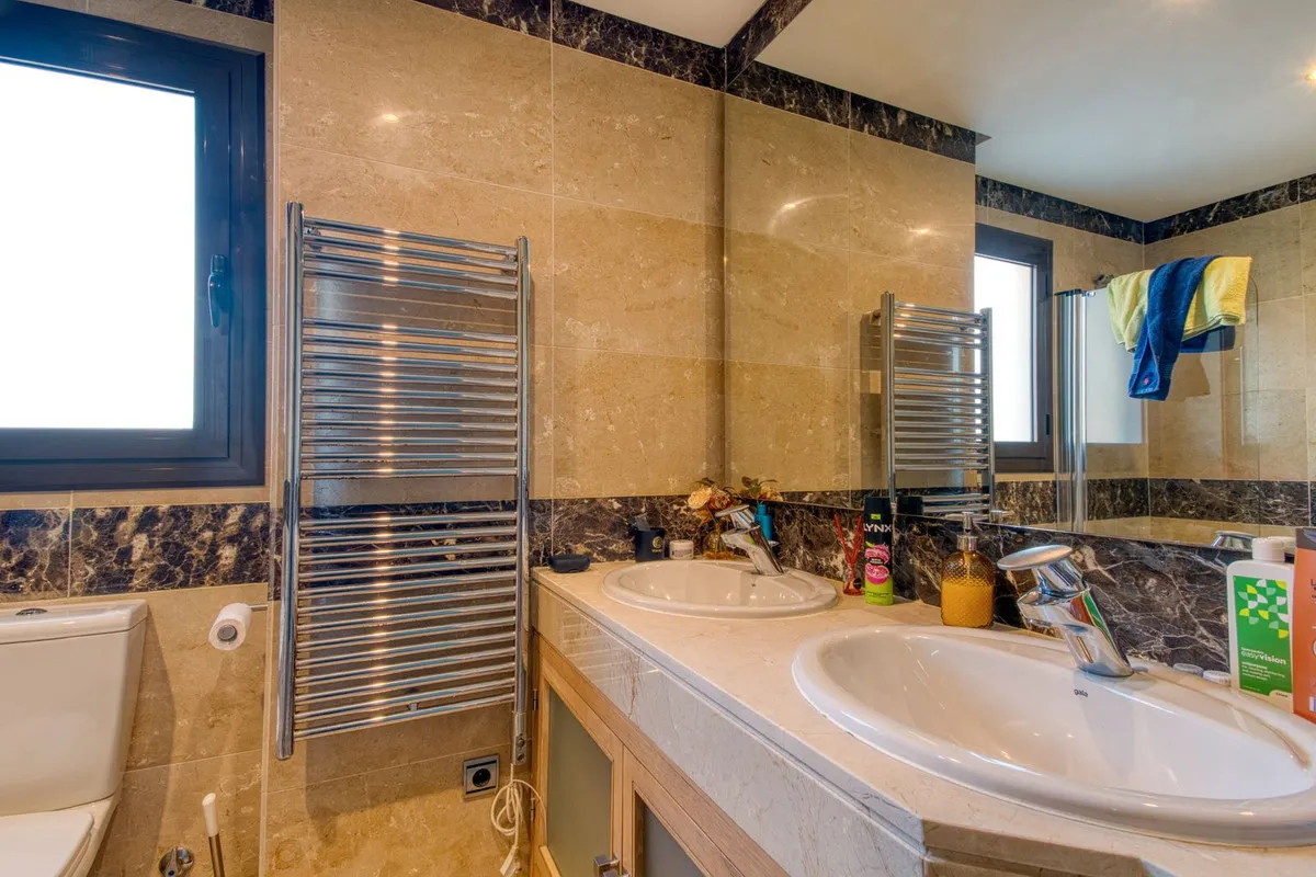 f83c26a0-90da-4978-bb1c-01e164057026