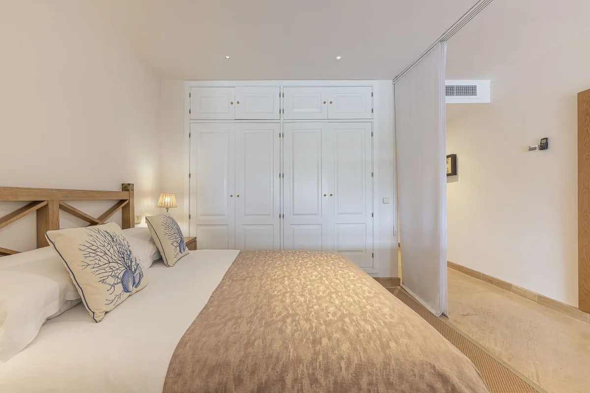 9245329e-27f1-4e5e-be8e-63f70d96db13