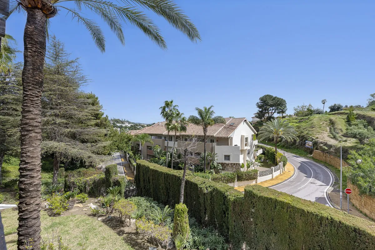 f9924404-19dc-4e14-b9d9-72e8a0c9d857