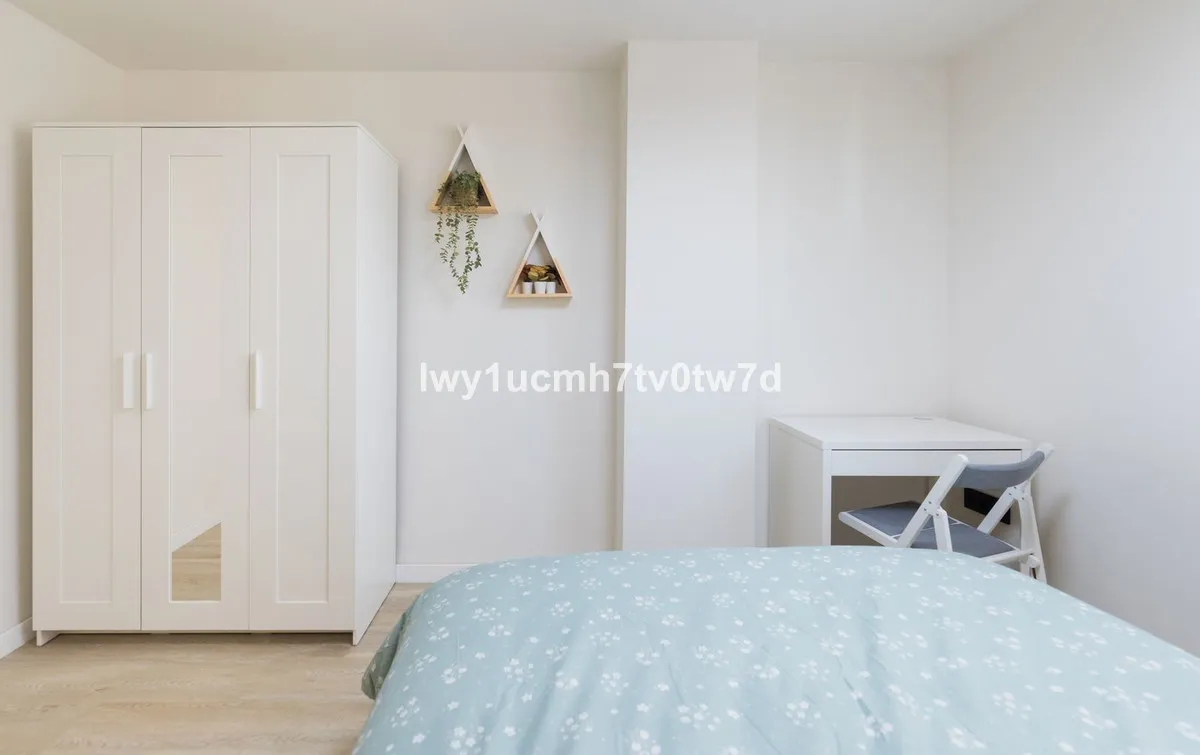 32952872-a5e3-439d-b539-cd572bab56cf