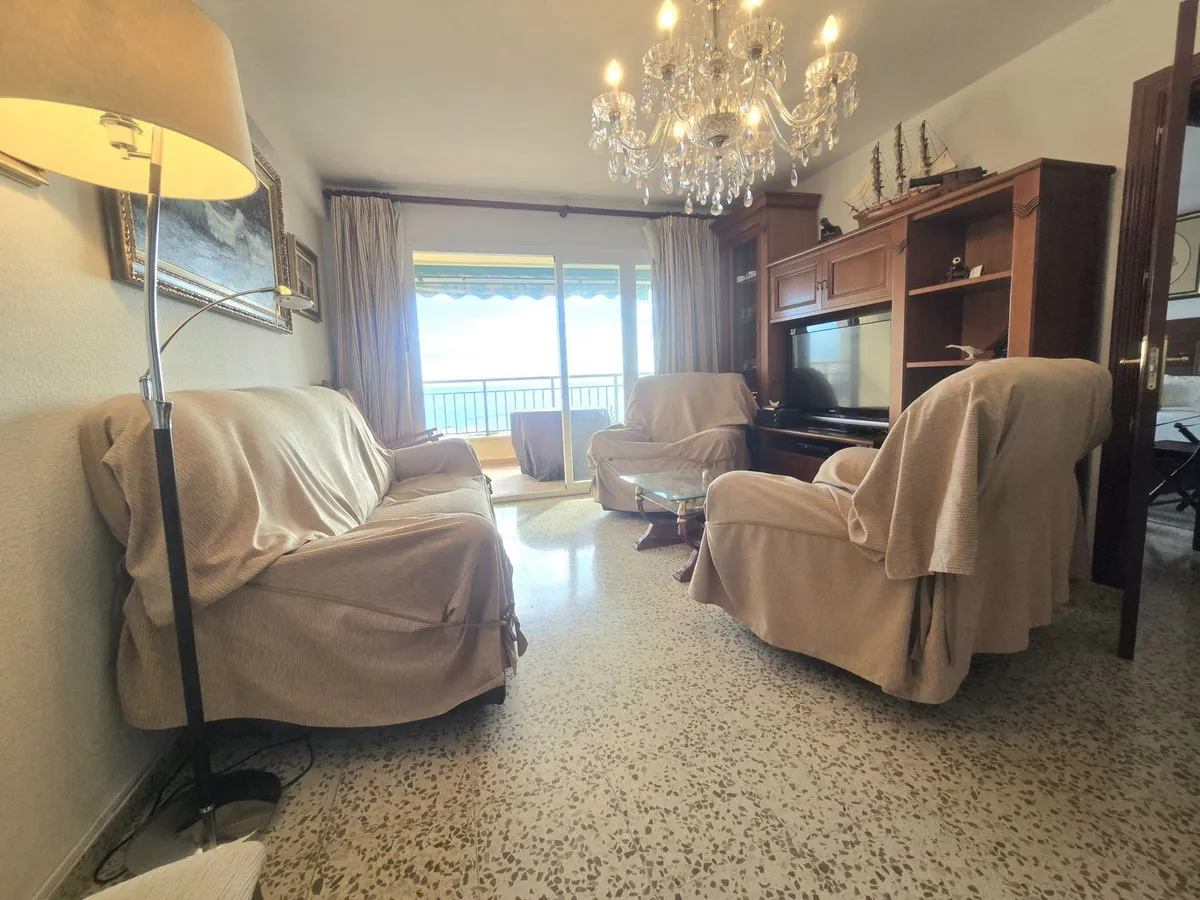 13de38db-b16e-4f69-8e77-e282bb5b9528