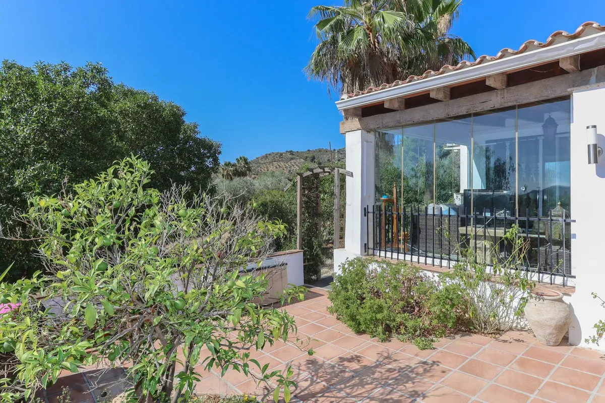 e2943f41-4bda-4409-8ba4-52d1fae88daf