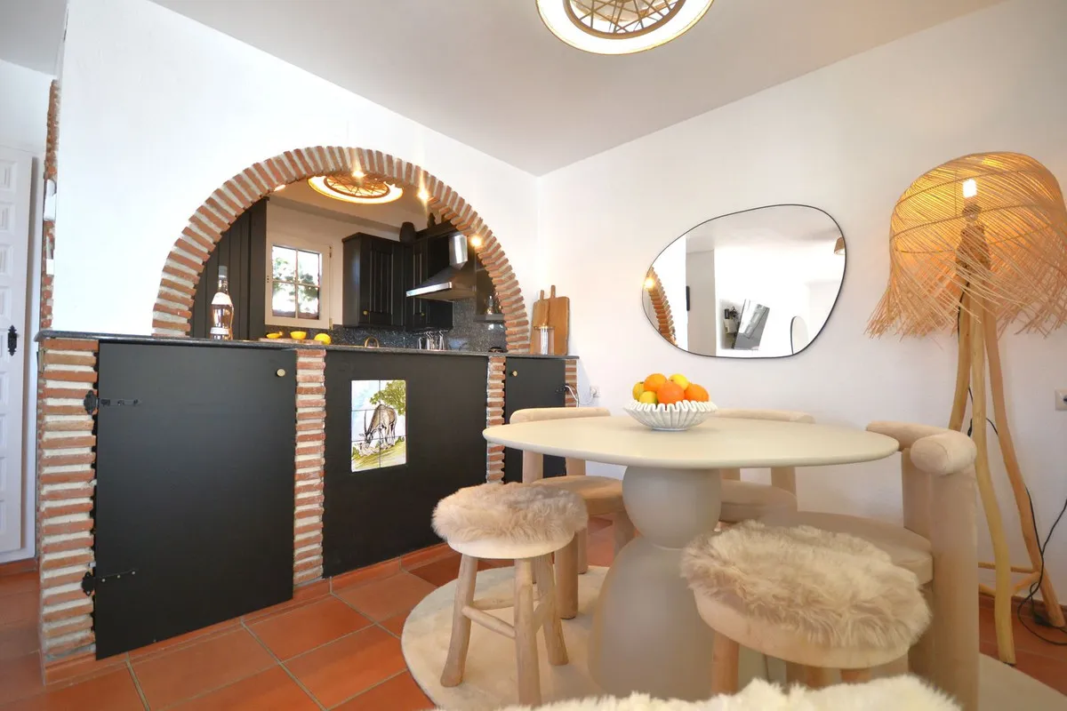 0c85749a-f667-44bb-8993-8391d263cabf