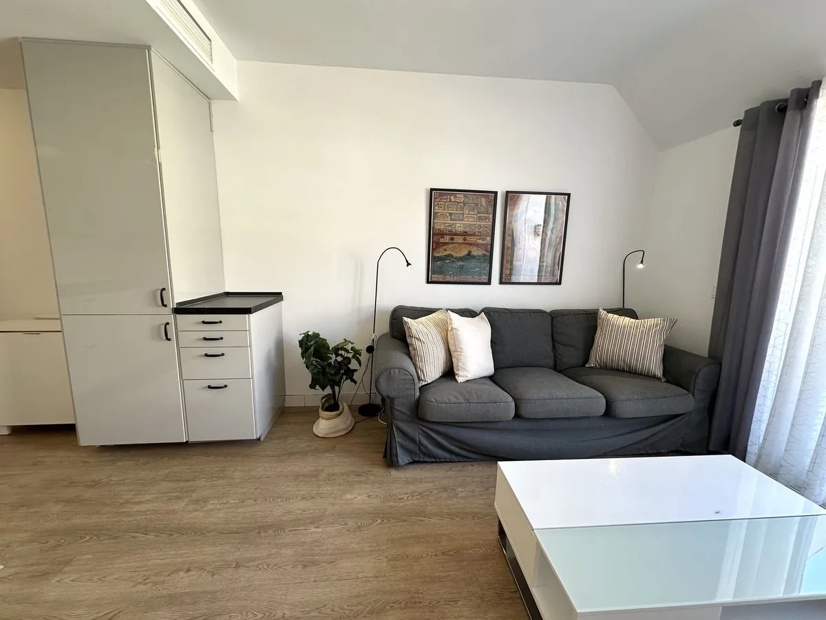 6b83a679-01fd-472b-9444-fd958a9af10e