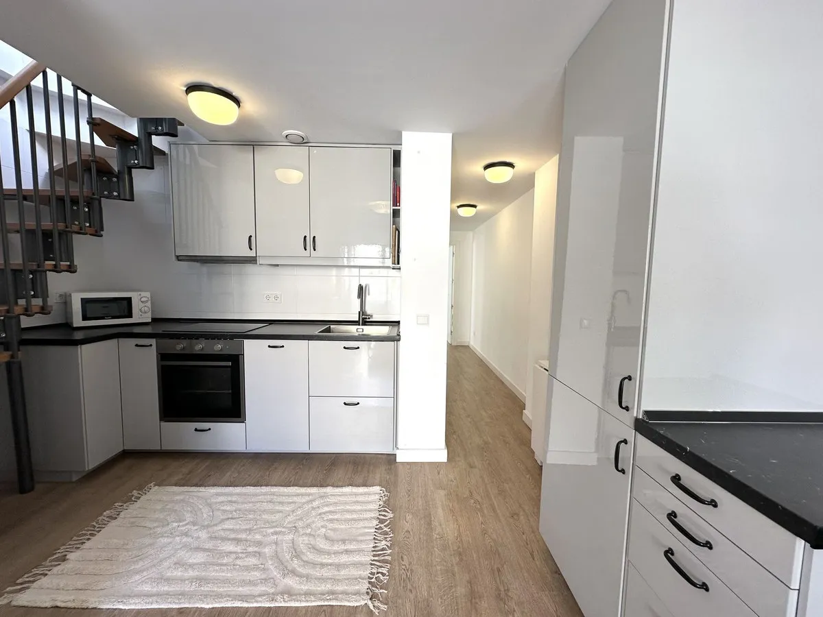 b2d7d4c0-1988-4953-8778-3878eeb05c93