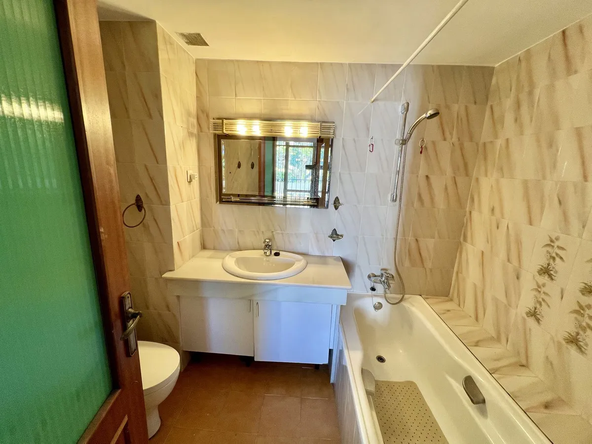 cfdedeb5-7939-474c-a6f2-a0e60afeabd3