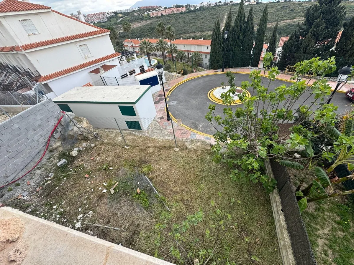 323e37c8-35bc-46b0-b271-b8ede8873548